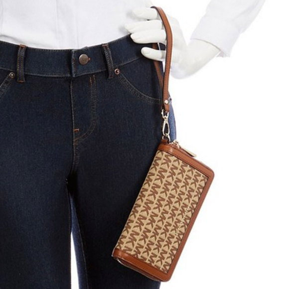 🆕️  Michael Kors Fulton Logo Wristlet/ Phone Case - Picture 1 of 6